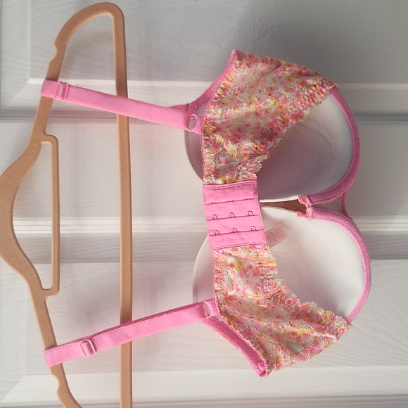 Victoria's Secret Bra - Picture 2 of 3